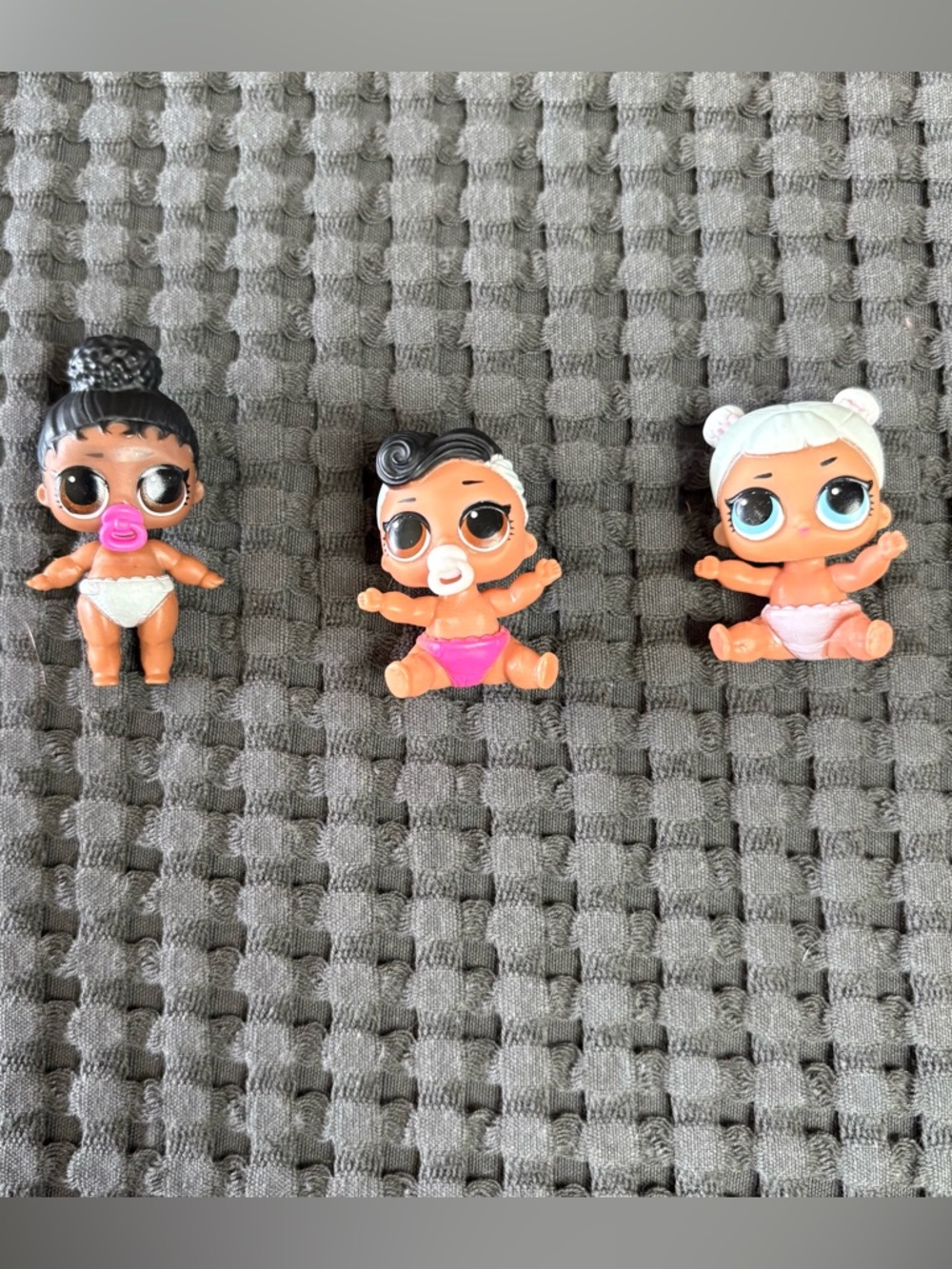 L.O.L. Surprise! Lil Sisters Swim Baby Dolls, Series 3, Color Changing